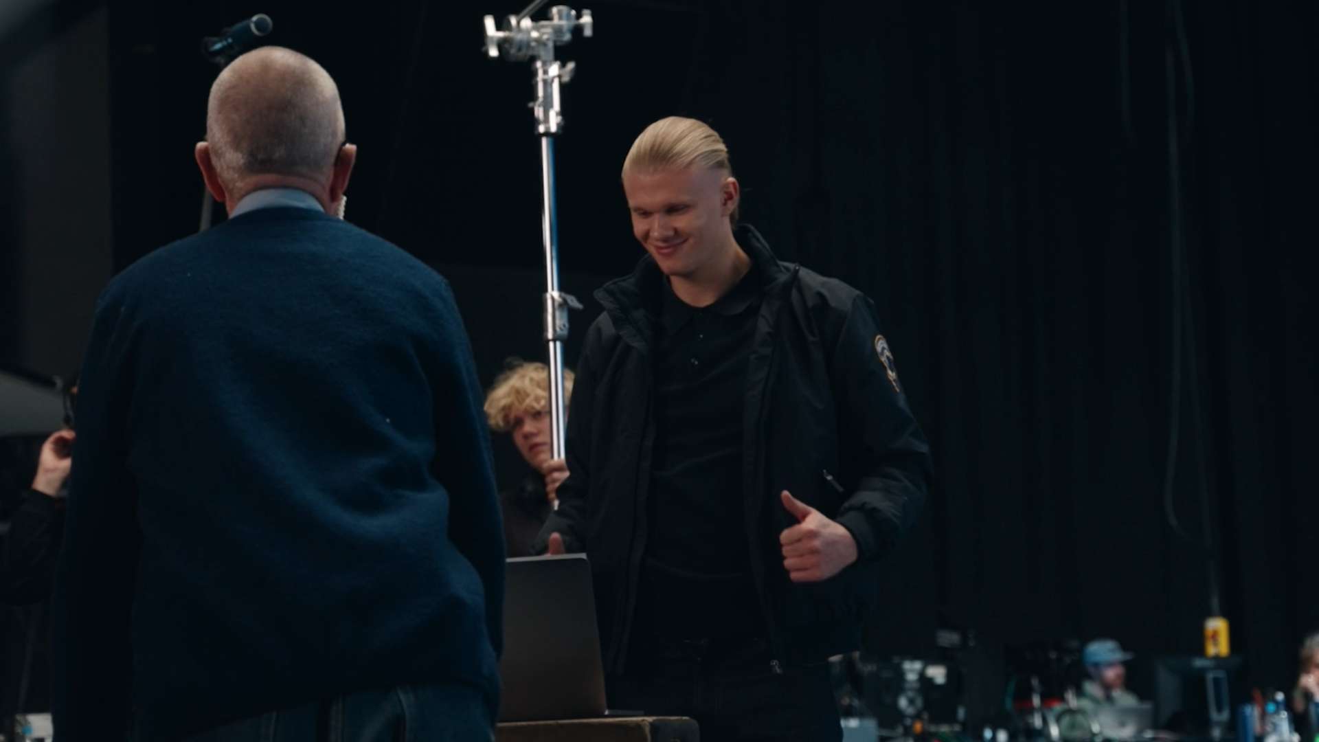 些充满悬念 些充满悬念